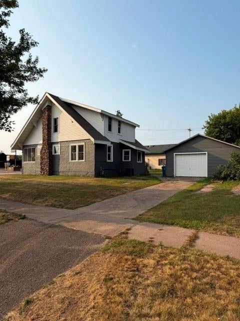 121 N River St — photo