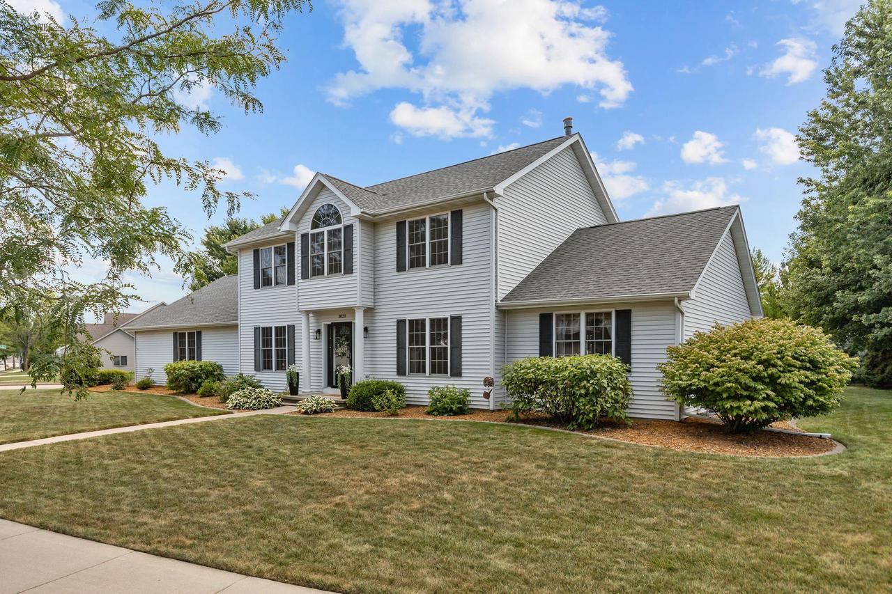 3023 E Greenleaf Drive — photo