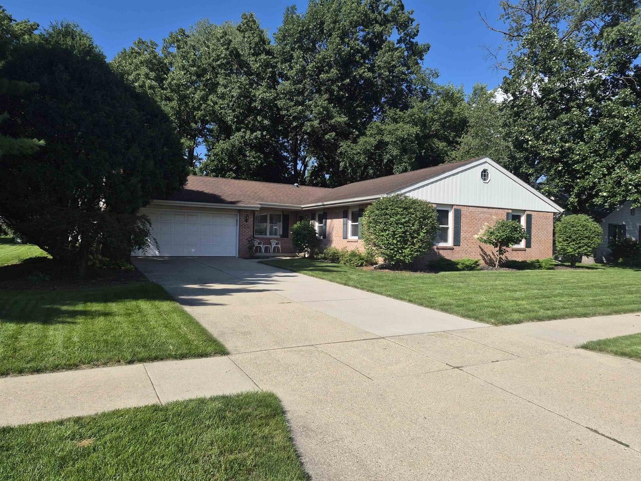 3211 Briar Crest Drive — photo