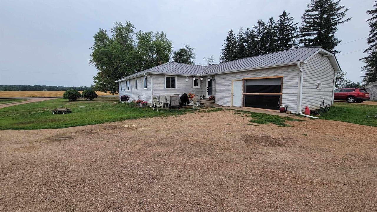 W8960 Cth F — photo
