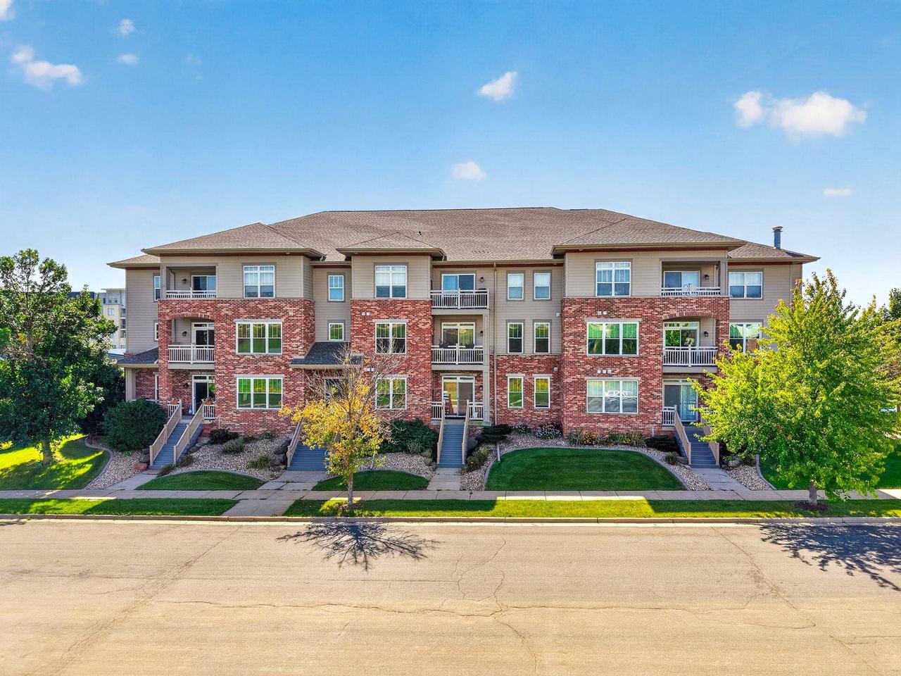 141 Metro Terrace 210 — photo