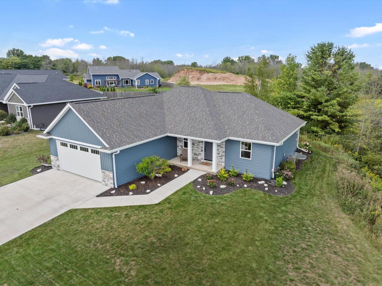 364 Lake Breeze Way — photo