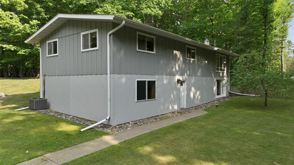 12018 Upper a — photo
