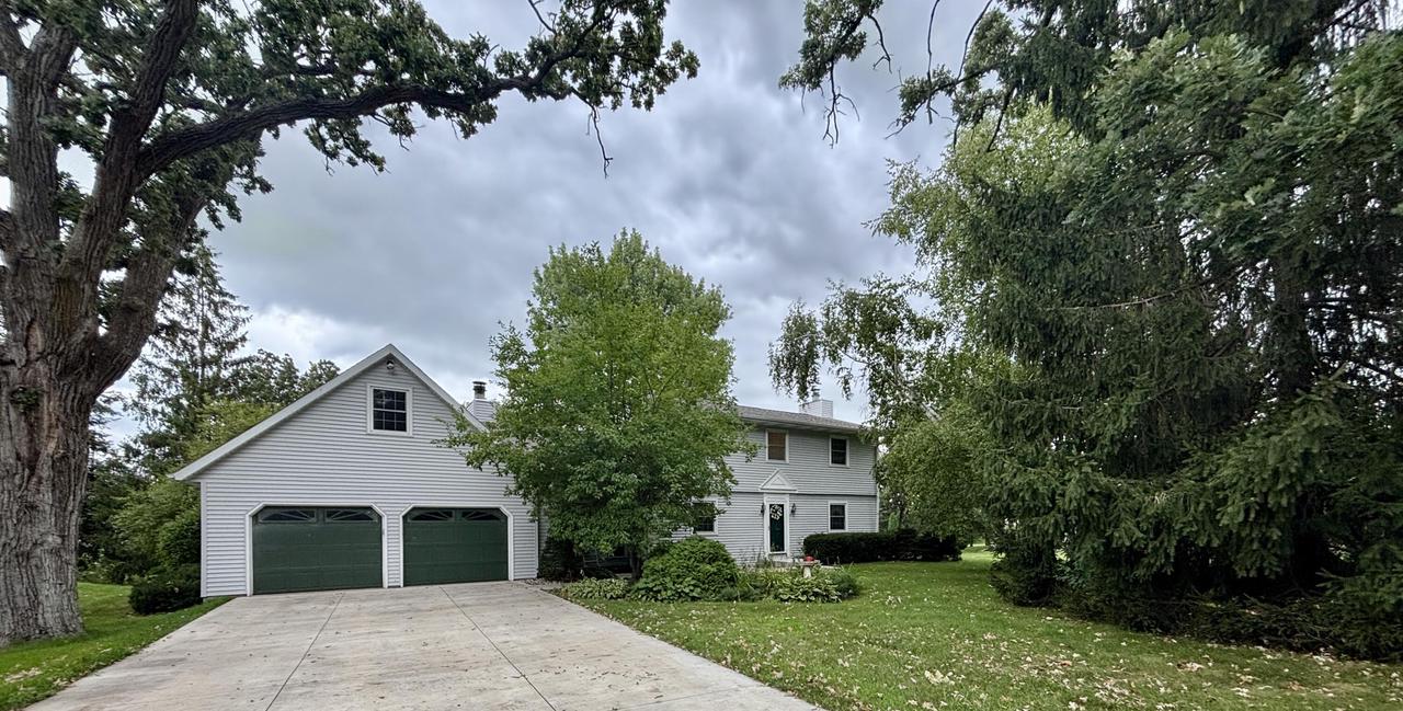 W8638 Shady Oak Lane — photo