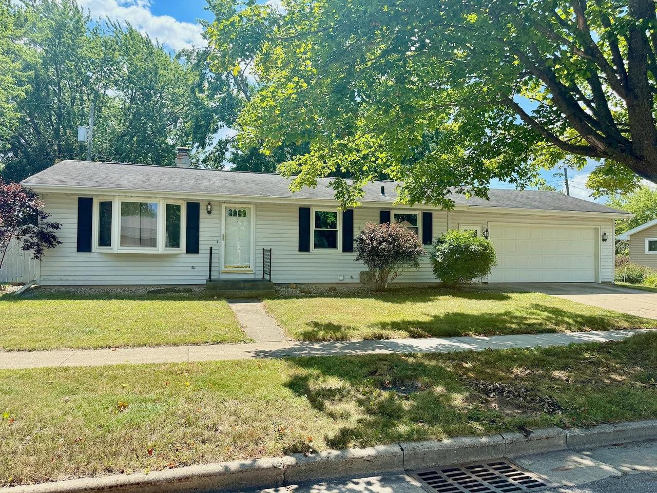 1135 W Marquette Street — photo