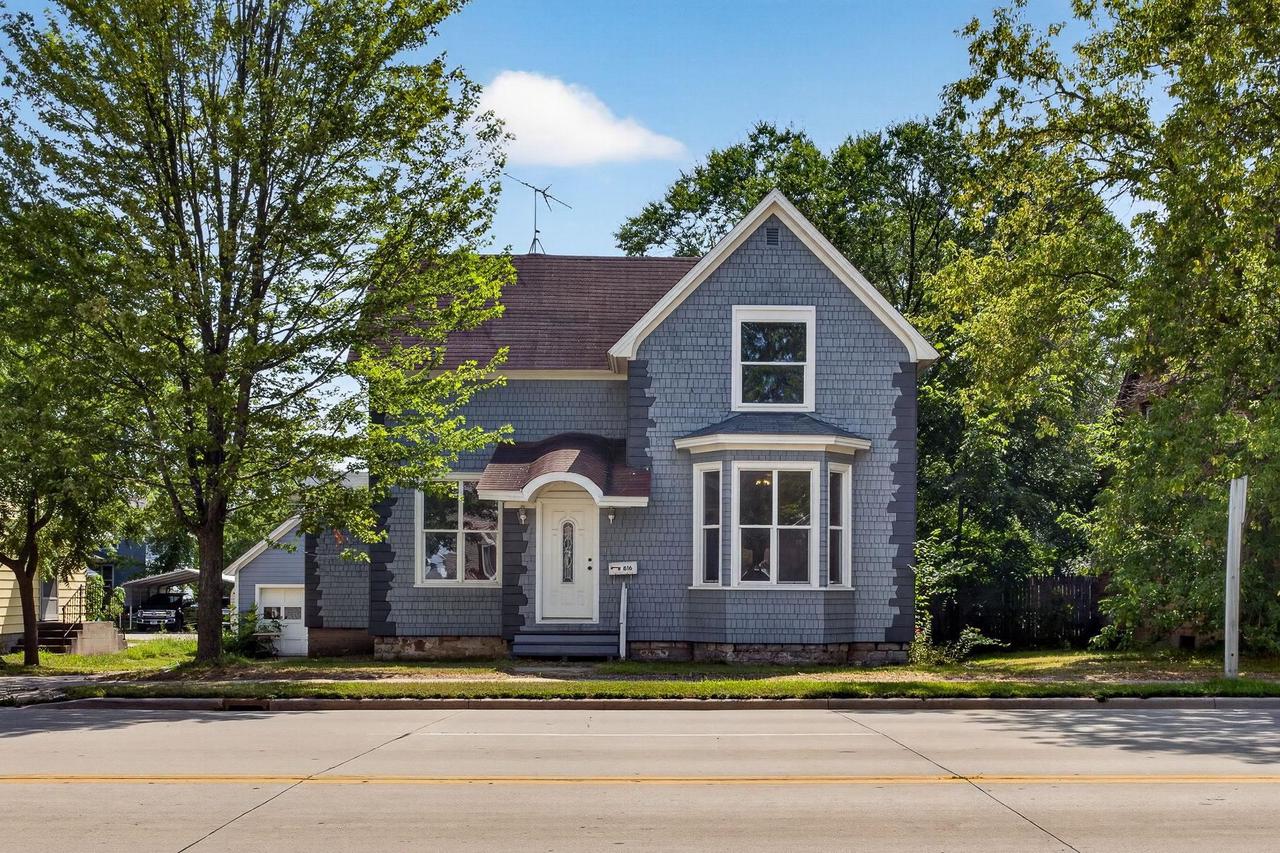 816 Marinette Avenue — photo