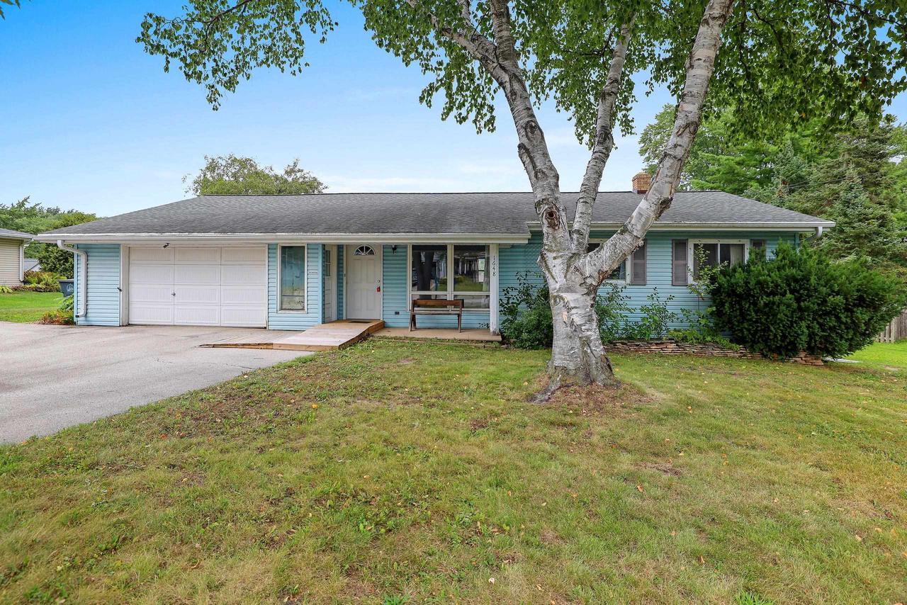 1648 View Lane — photo