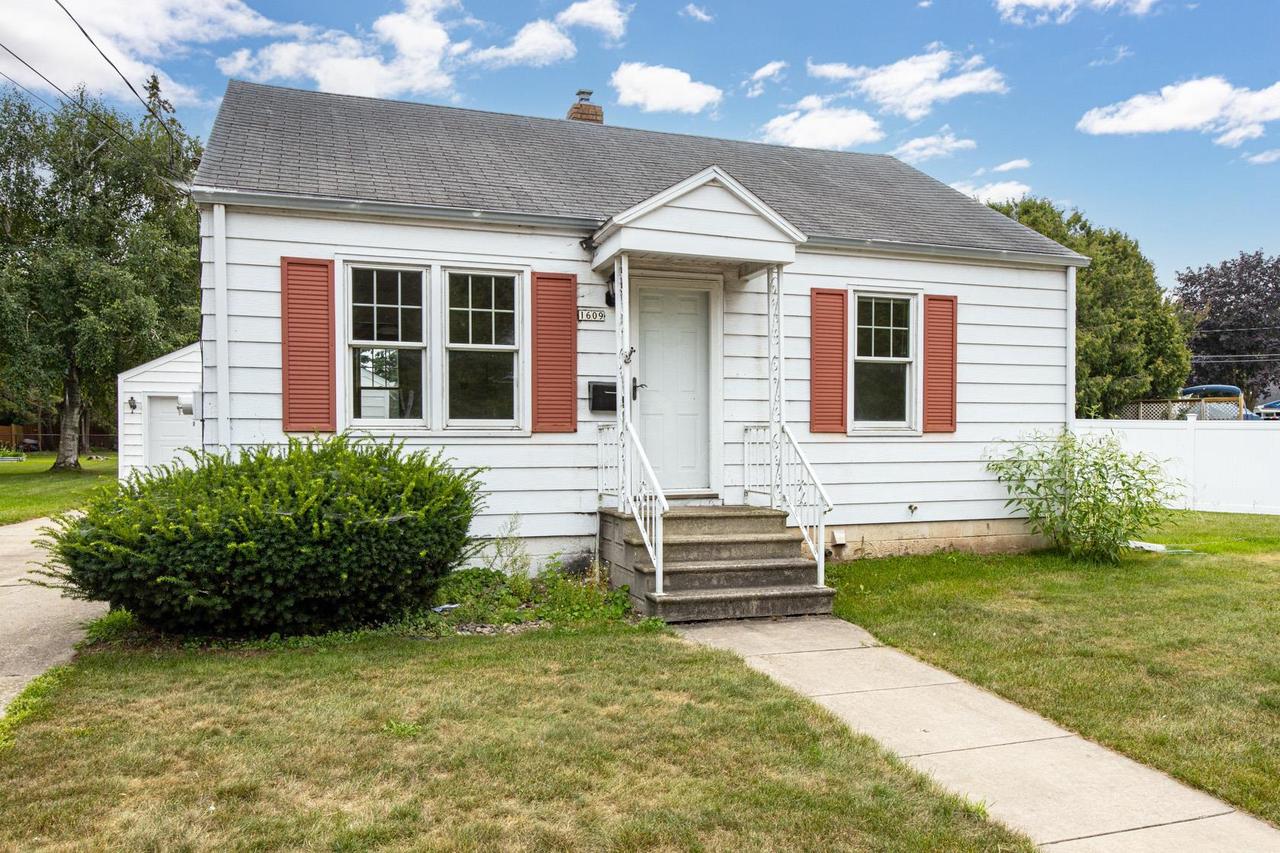 1609 W Murdock Avenue — photo