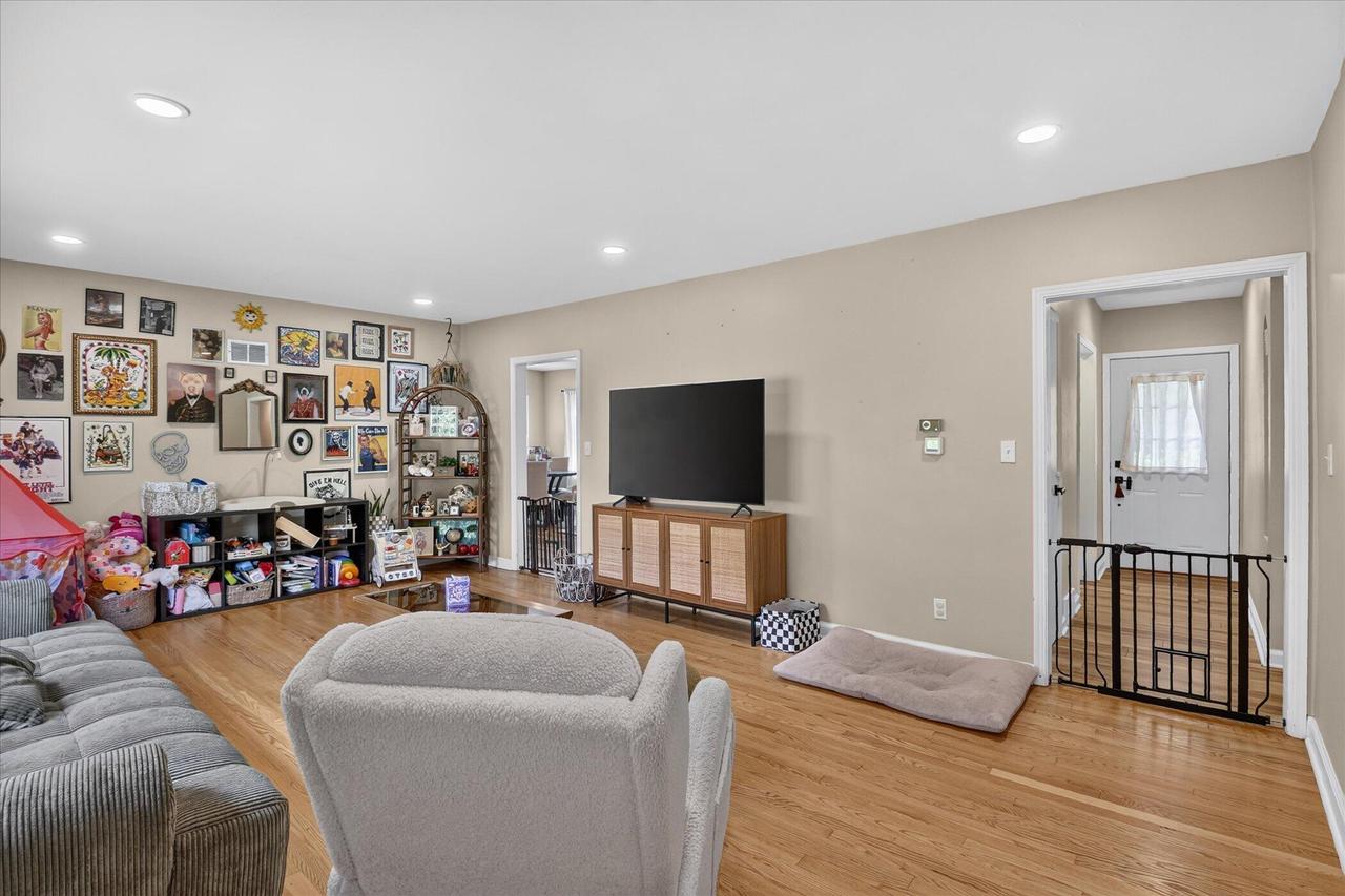 7820 W Bradley Road — photo