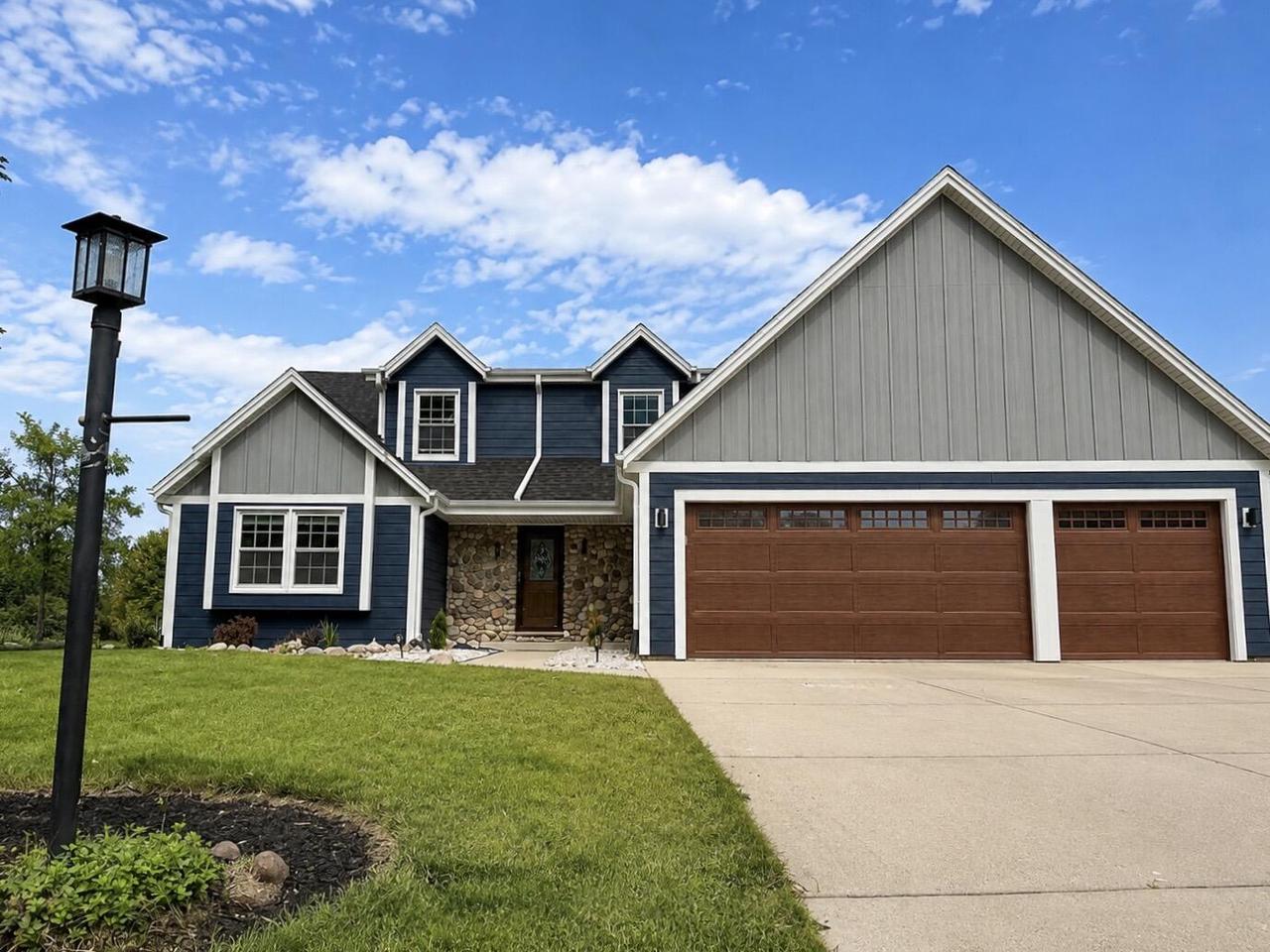 W146N10907 Heritage Parkway — photo