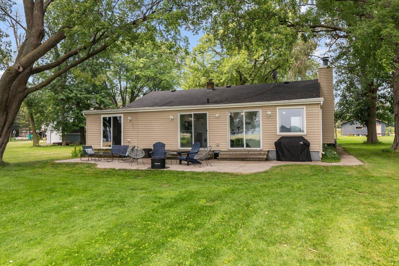 1583 Butte Des Morts Beach Road — photo