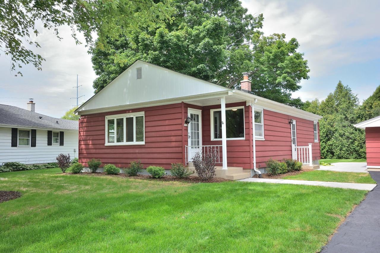 3122 W Rochelle Avenue — photo