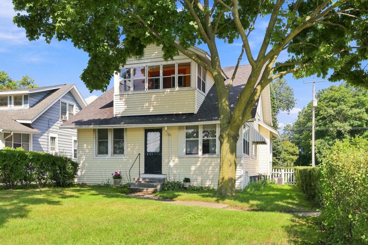 8123 Sheridan Road — photo