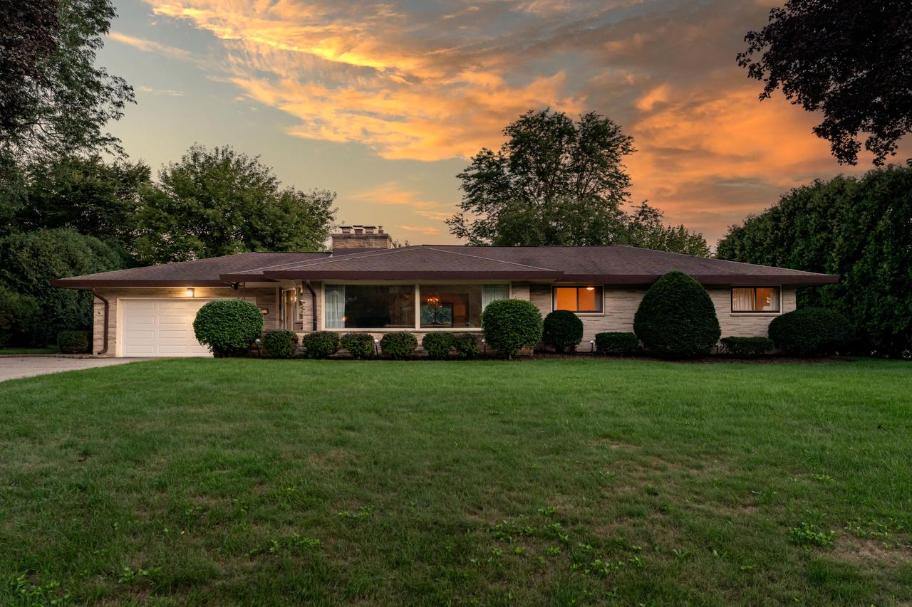 13375 Elmhurst Parkway — photo