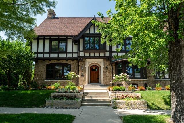 3107 N Shepard Avenue — photo
