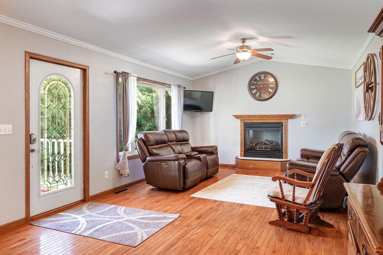 316 Gaarder ROAD E E, Holmen, WI 54636 — photo 2