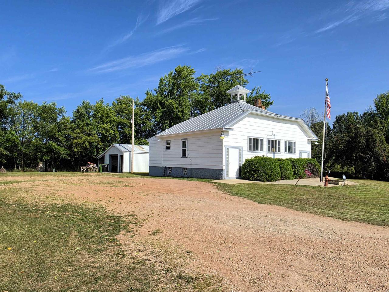 N11401 State Road 22 — photo