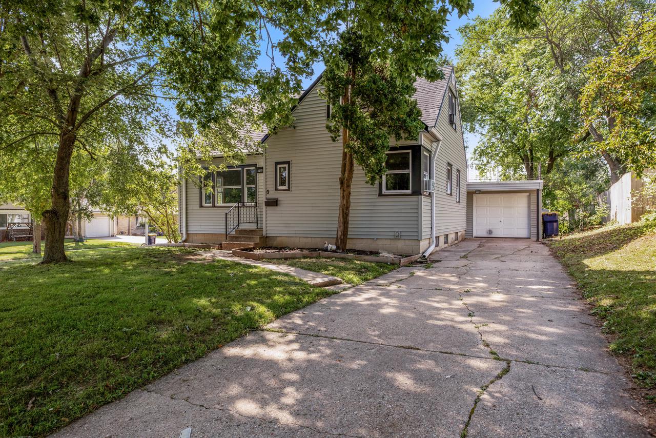 8505 W Arthur Avenue — photo