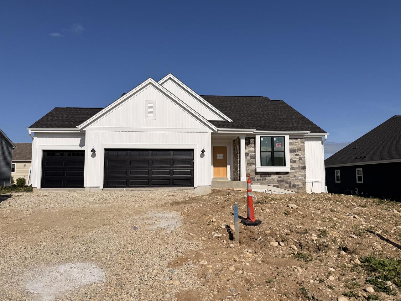 652 Mary Way — photo