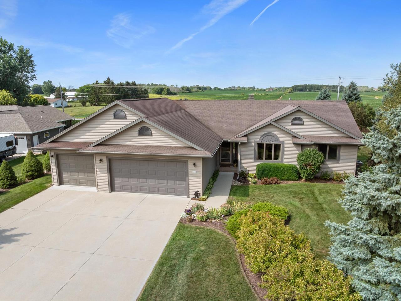 6502 Cloverleaf Court — photo