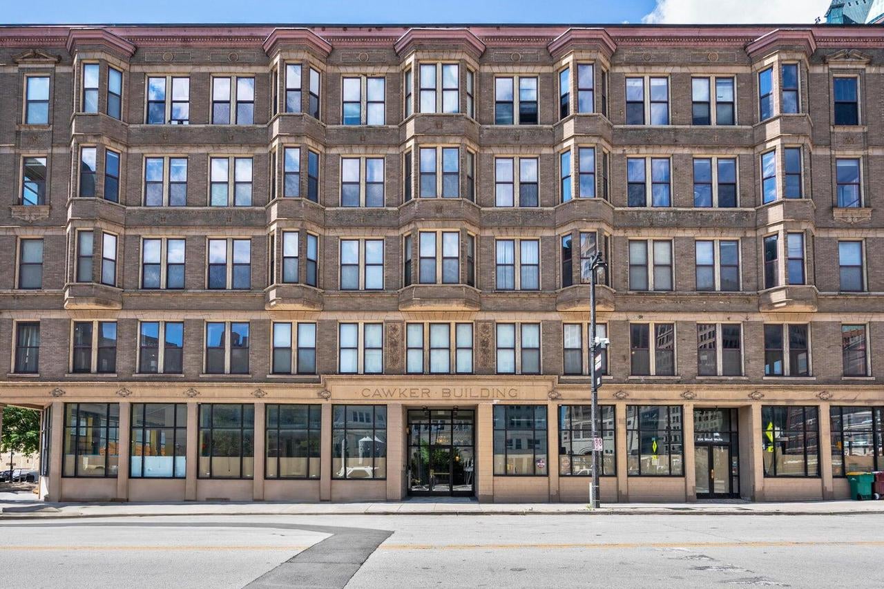 108 W Wells Street 2C — photo
