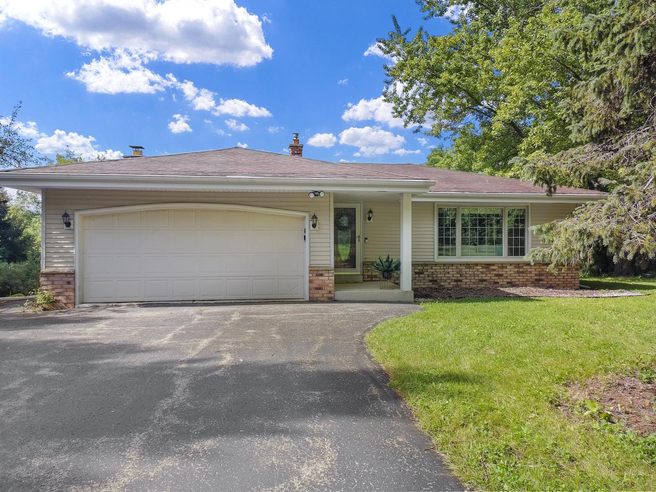 S25W27059 Winnebago Way — photo