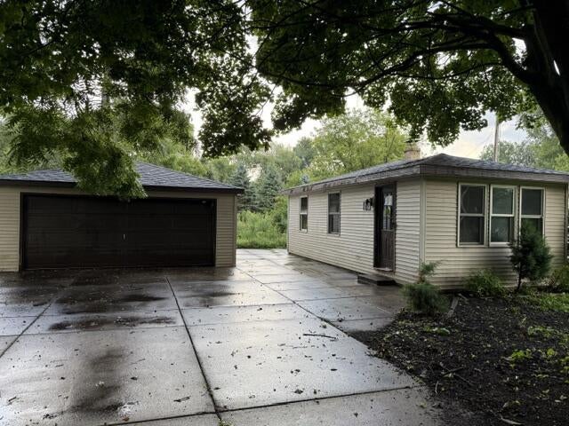 7105 Old Spring Street — photo