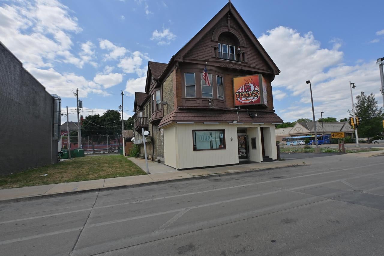 2625 W North Avenue — photo