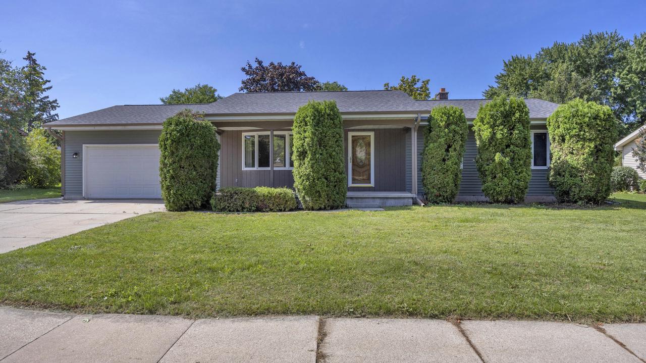 542 Wakefield Avenue — photo