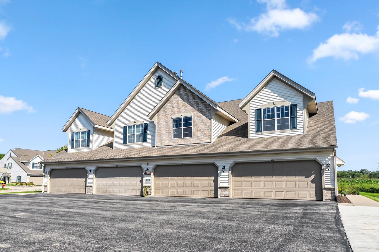 981 Hastings Court 202 — photo