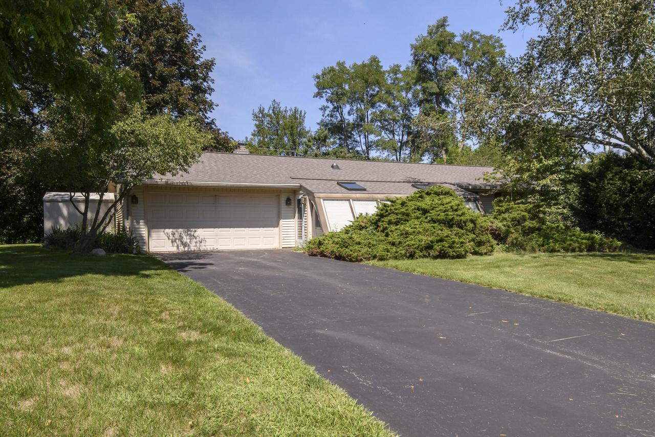 S87W27350 Ridgeway Court — photo