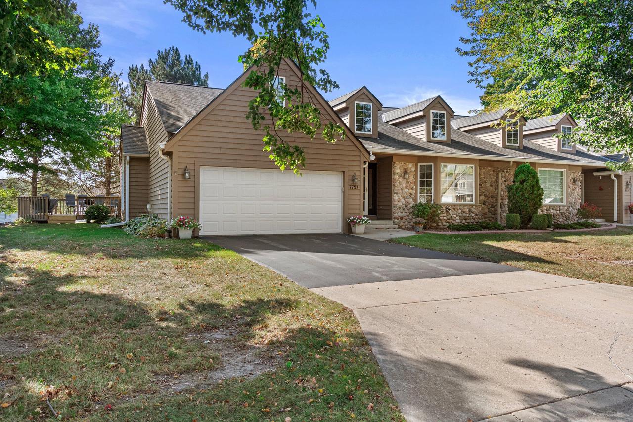 7727 W Maple Ridge Court — photo