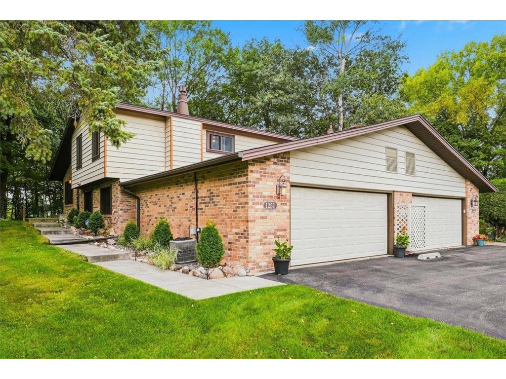 1251 Archer Lane — photo
