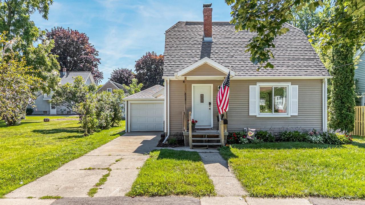 614 Kaukauna Street — photo