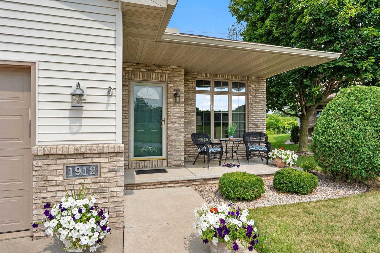 1912 E Sylvan AVENUE, Appleton, WI 54915 — photo 2