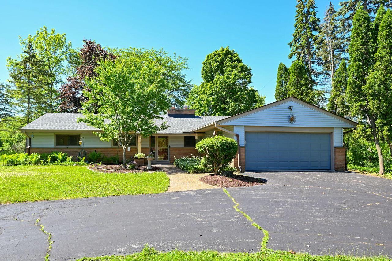 611 W Mequon Road — photo