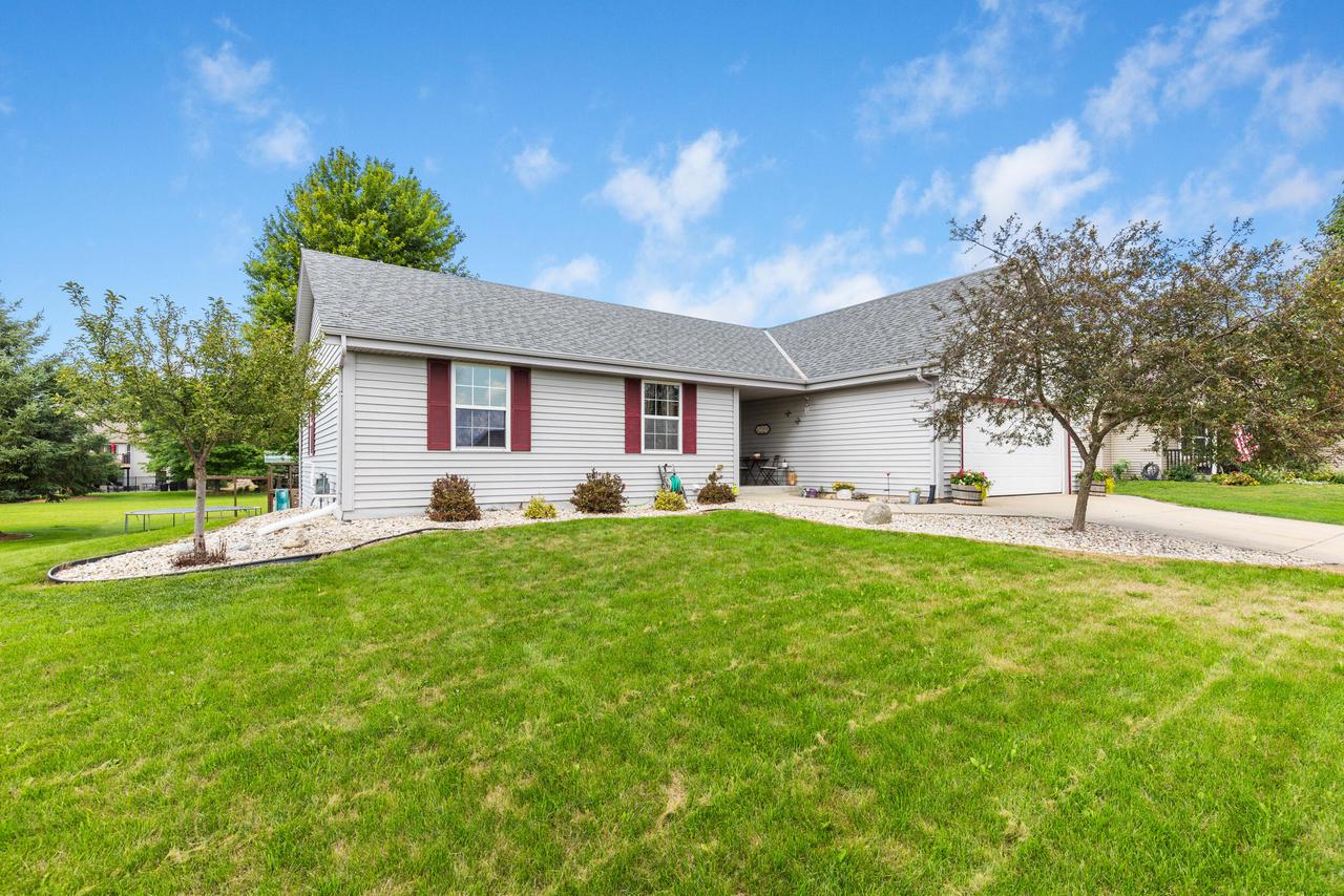 1205 Huron Way — photo