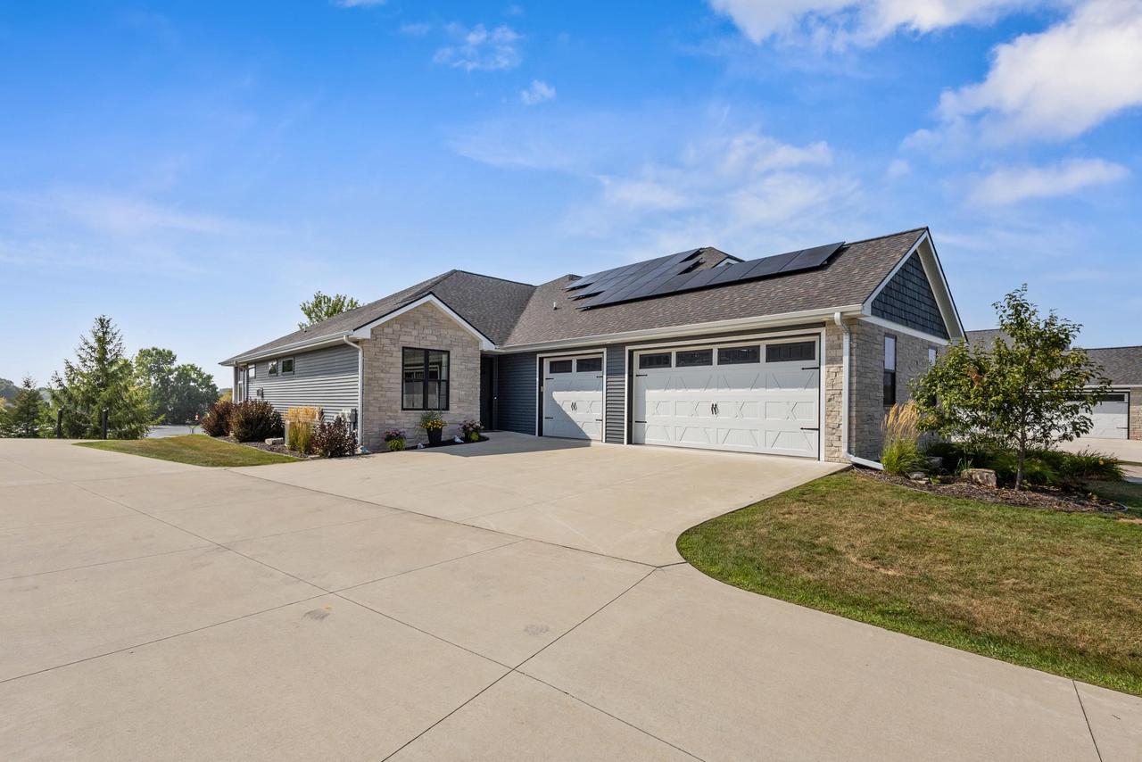 2742 Castaway Court — photo