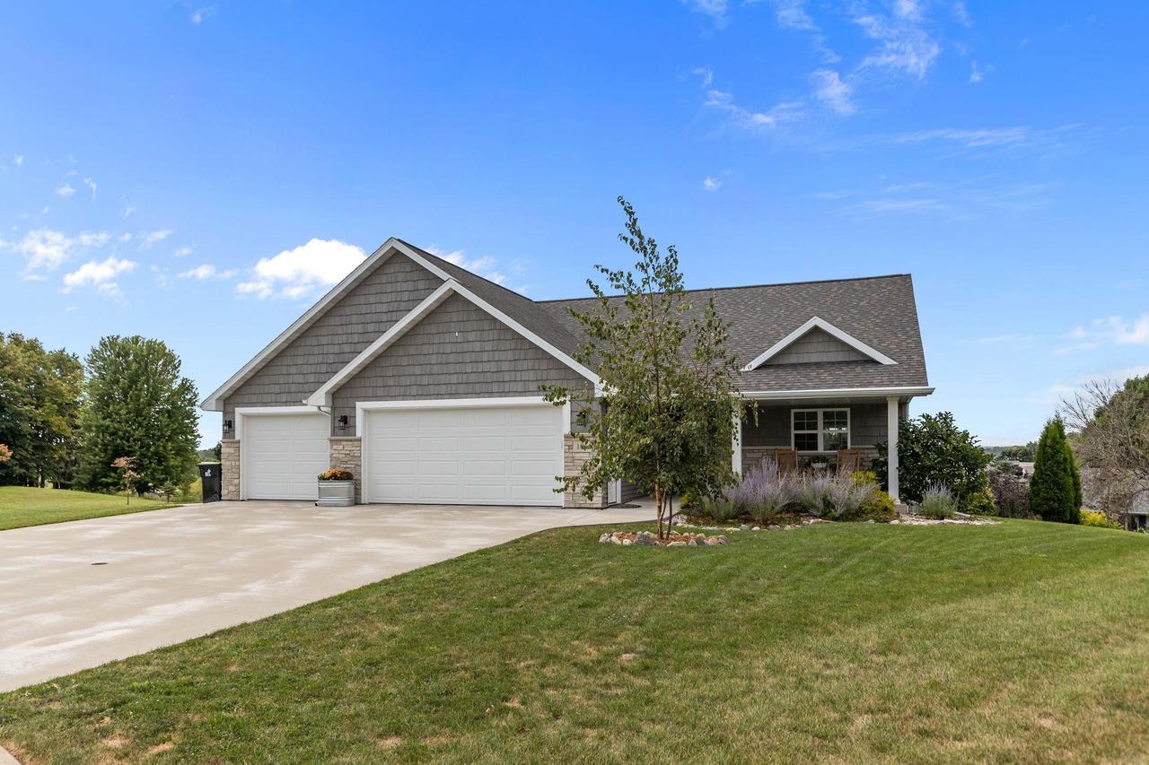 105 Zacharey Court — photo