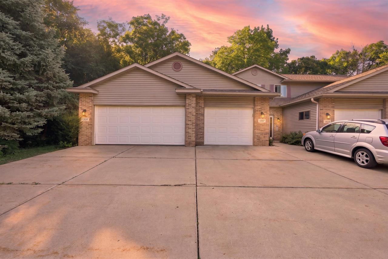 1339 Carpenter Street — photo