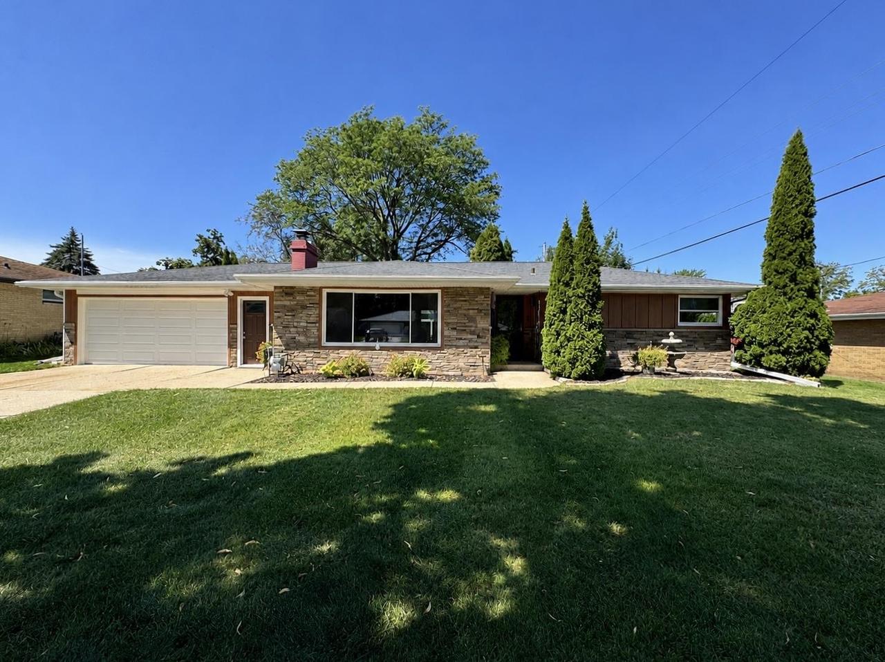 1700 Chateau Drive — photo