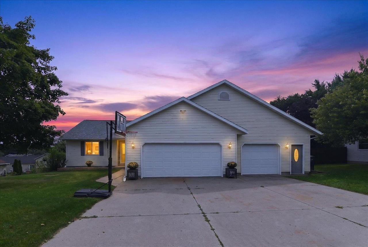 423 Sunset Drive — photo