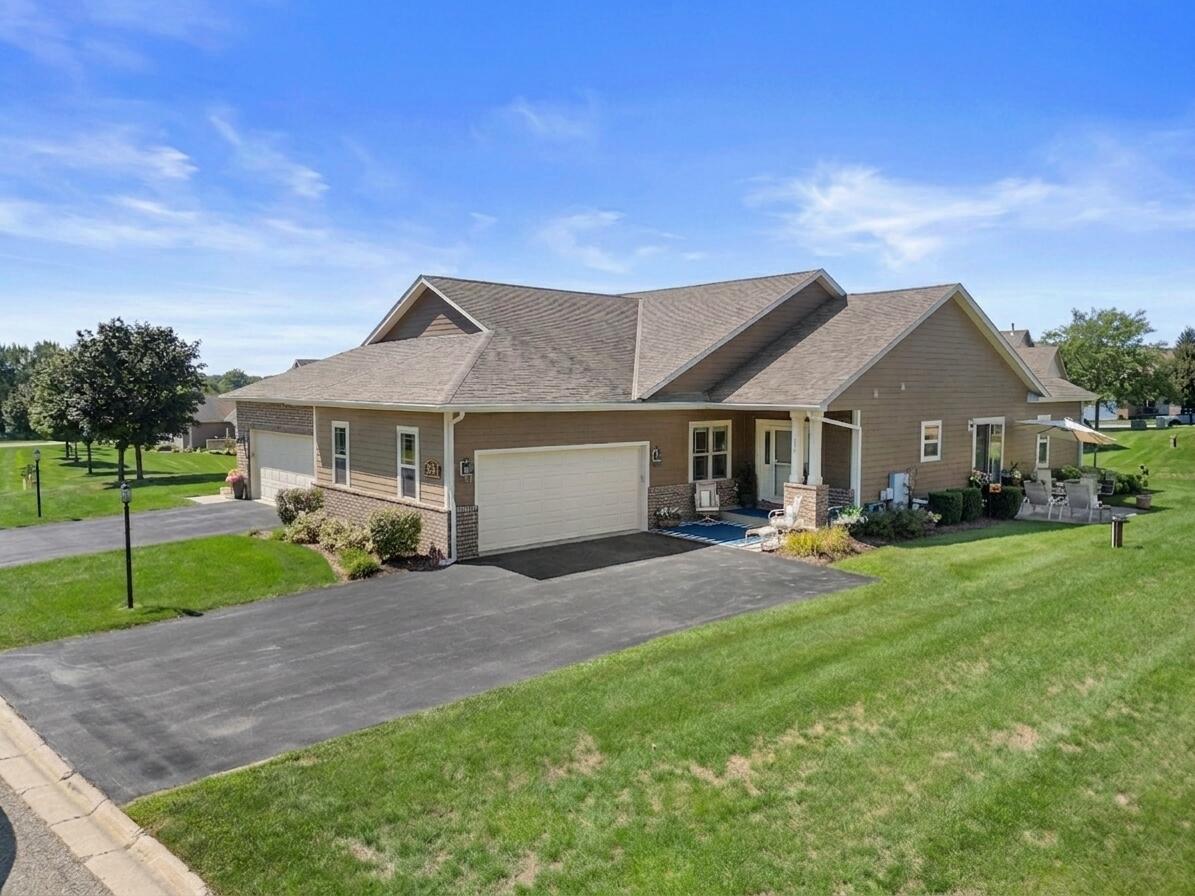 204 Oak Hill Circle — photo