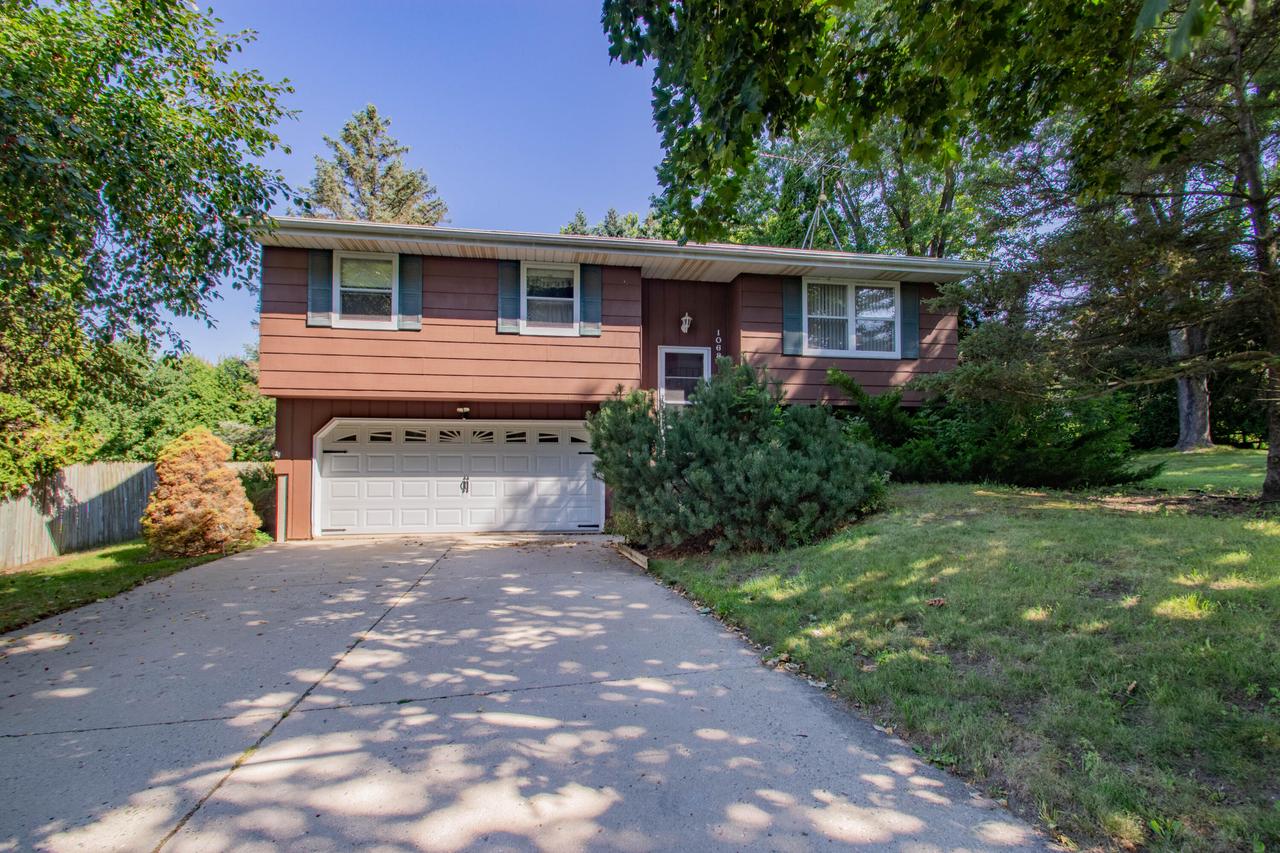 1068 Kiewert Street — photo