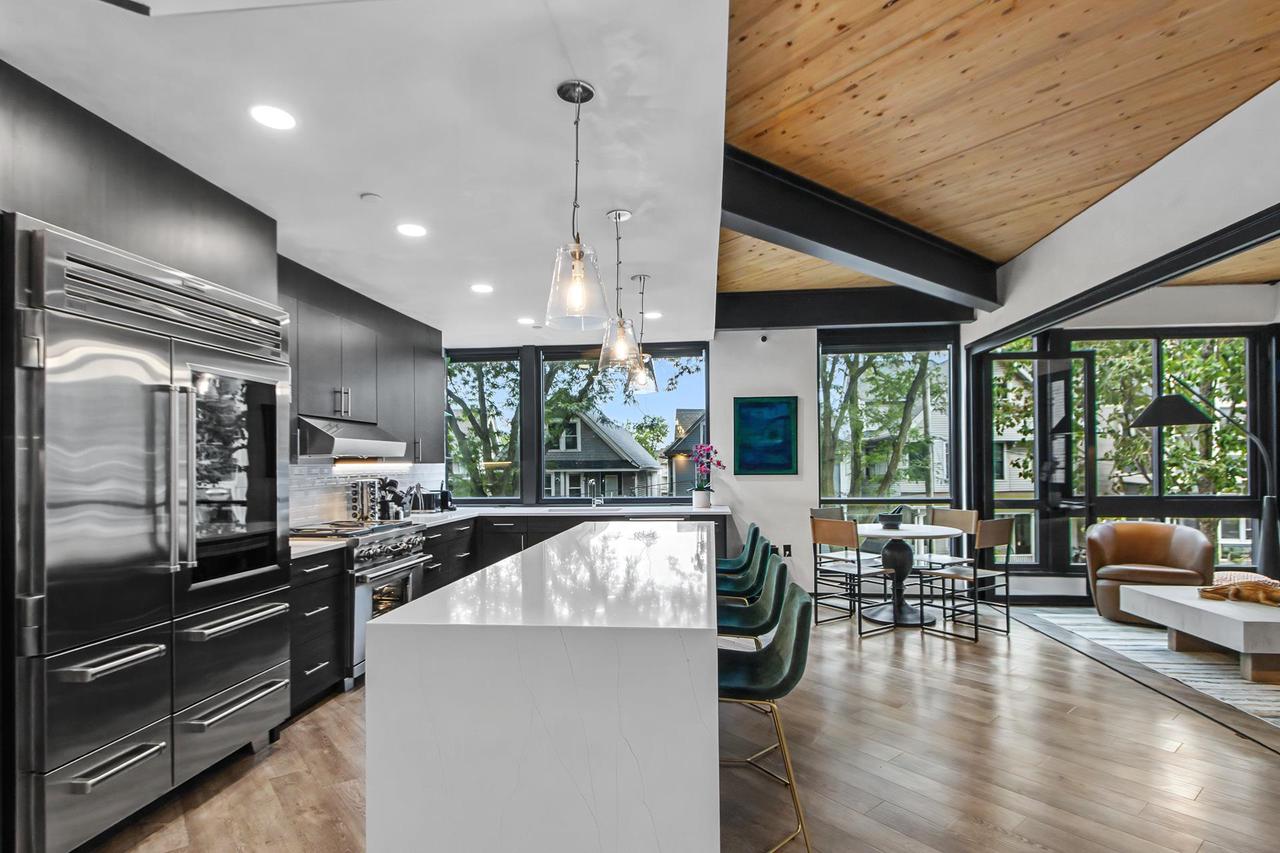 211 S Henry Street 201 — photo