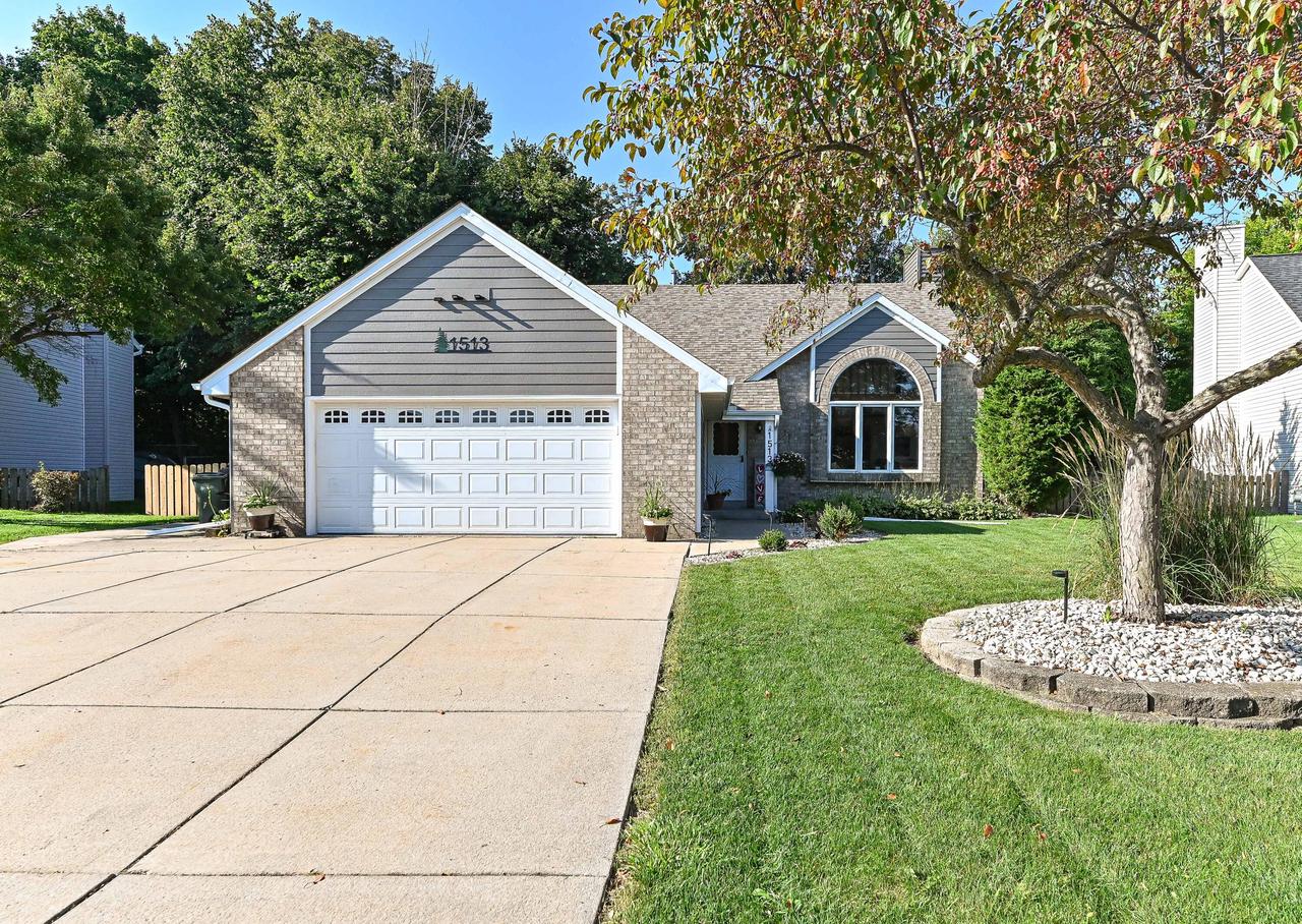 1513 Blakewood Court — photo