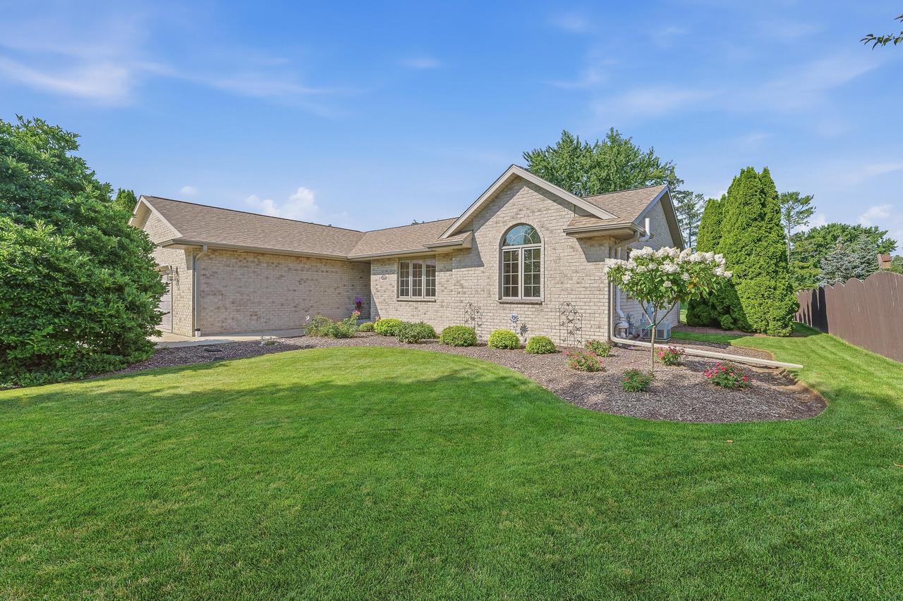 5004 White Fox Drive — photo