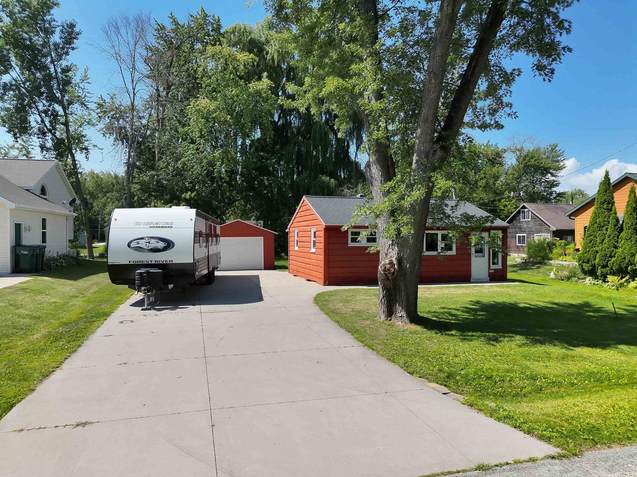 3933 Lloyd Street — photo