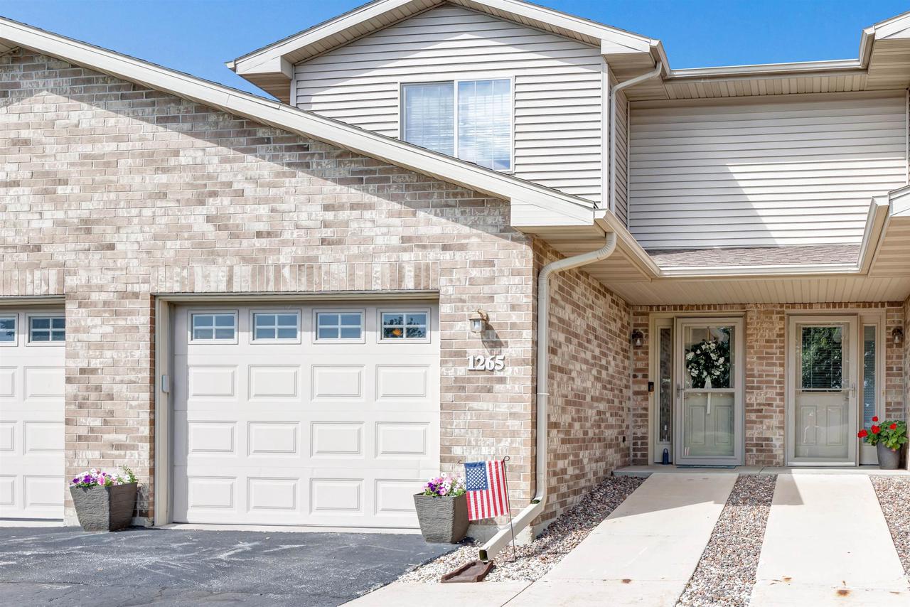 1265 Pond View Circle — photo