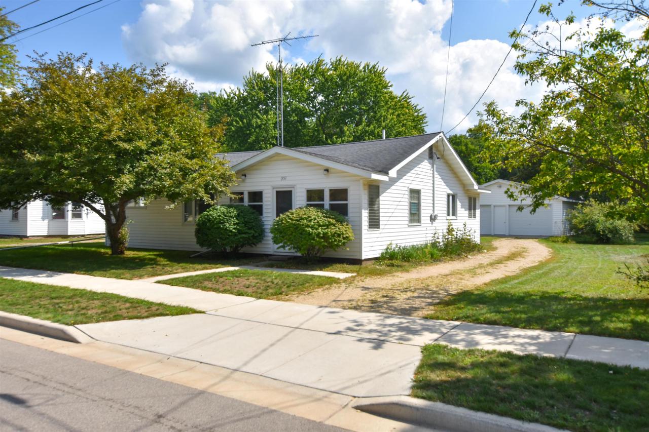 351 S Waupaca Street — photo